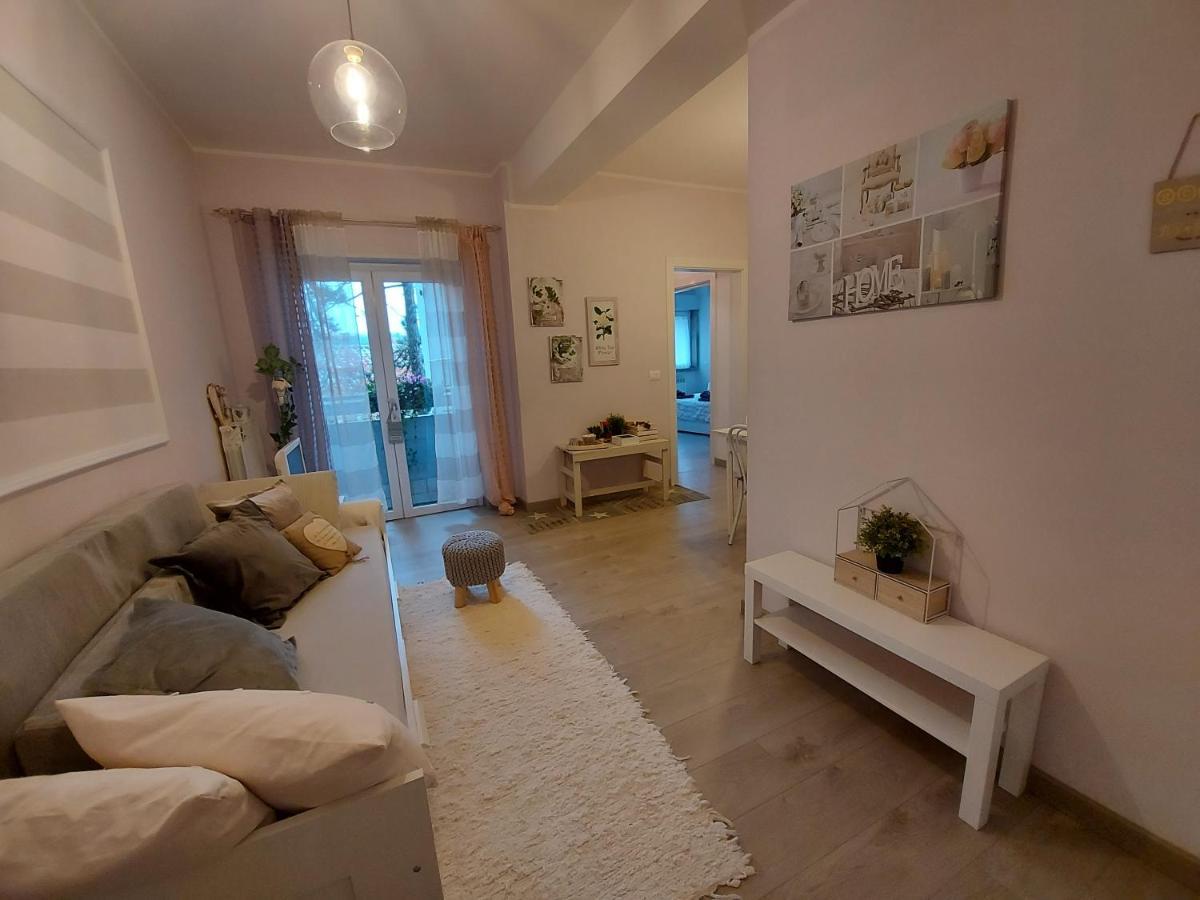 La Pineta - Delightful Small Apartment Near The City Center LʼAquila Buitenkant foto